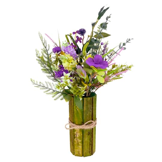 18&#x27;&#x27; Green and Purple Lavender Floral Bouquet